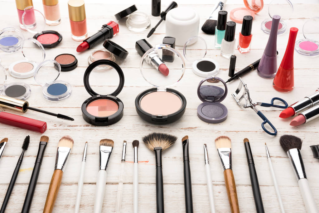 化妆品板块最新行情：2024年5月30日报878.44点 跌幅达0.70%