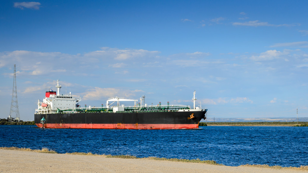 燃料油期价呈现宽幅震荡 北海发现天然气和凝析油 