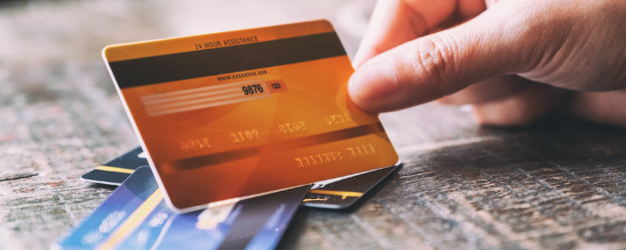 发行国内第一张信用卡的是什么