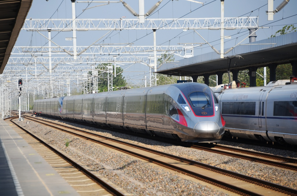 時速可達(dá)450公里！中國又推出“領(lǐng)先世界”的列車