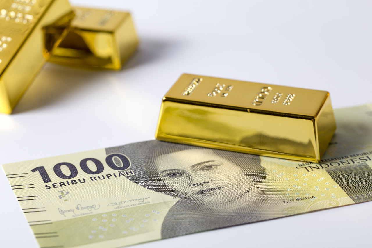 国际黄金稳定上涨 特朗普称美国将收回巴拿马运河
