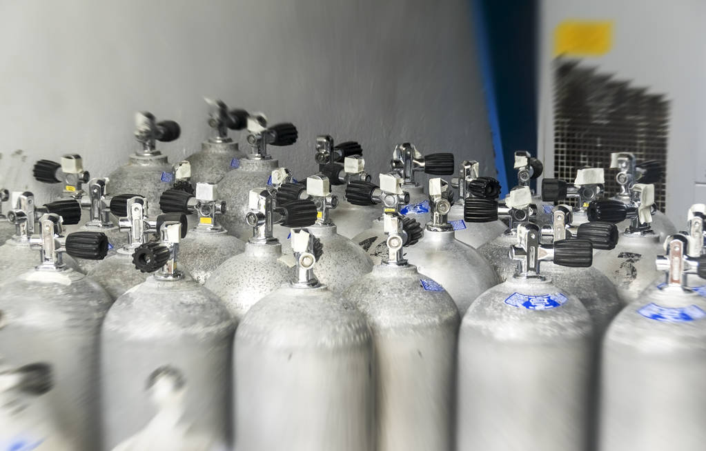 天然气期货价格走高 科威特预计其石油产量将在2035年达到峰值及日产量为400万桶