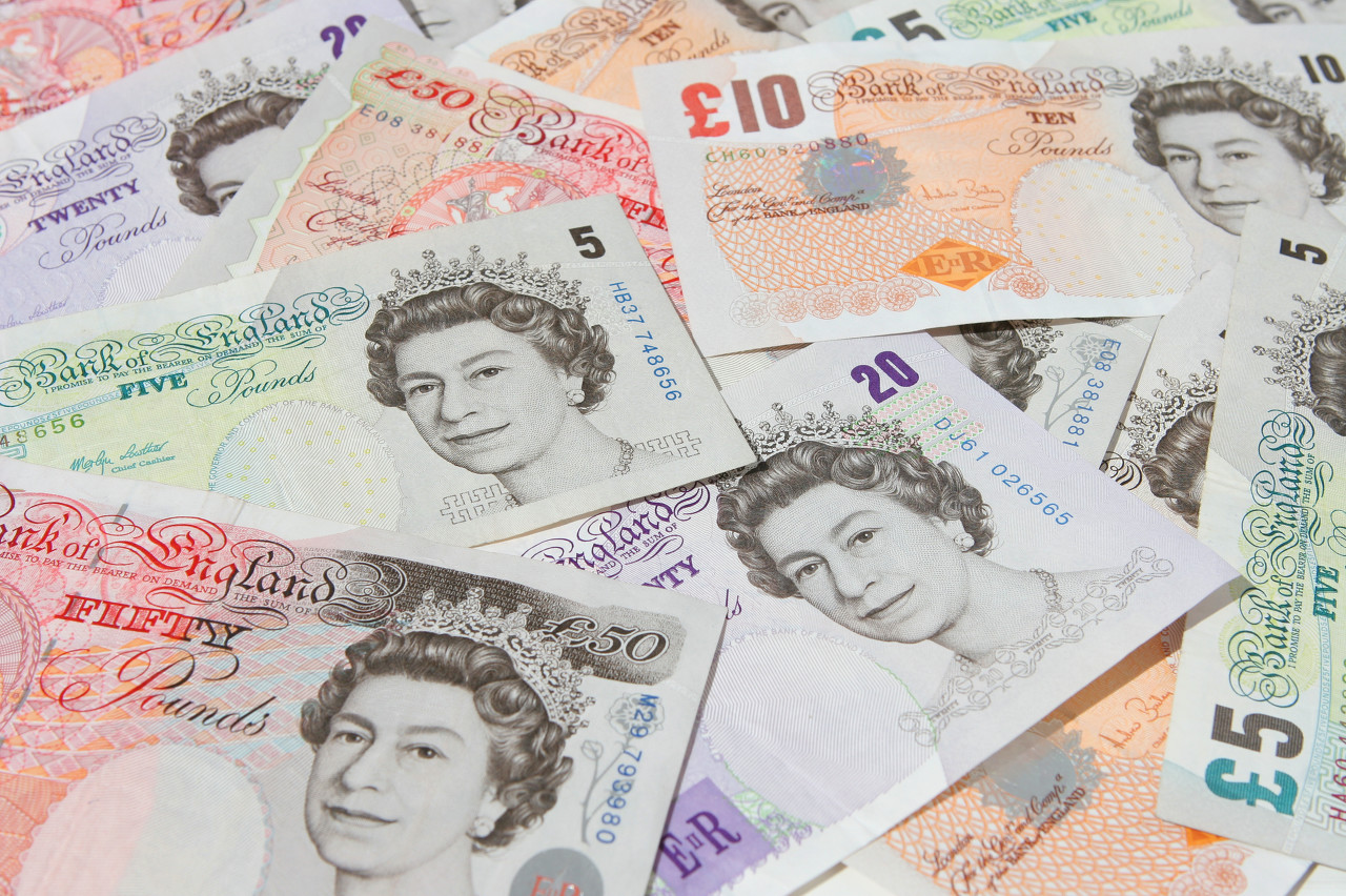 美元指数跌至数月低位 英镑获得上行契机