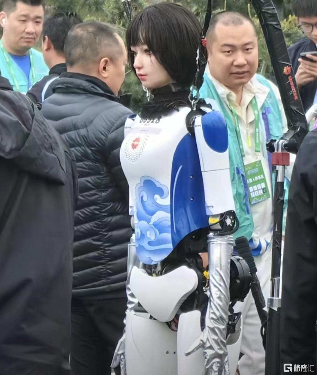 全球首个机器人马拉松!天工Ultra夺冠,还有卖萌、鬼畜机器人登场