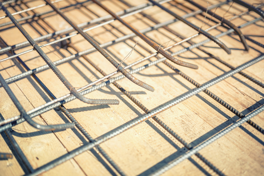 海外风险扰动未退 预计螺纹钢或低位震荡运行