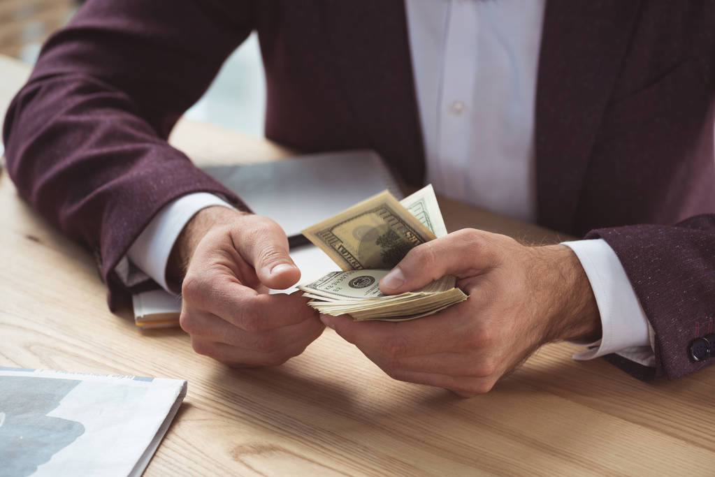現(xiàn)貨黃金短線下挫 美國(guó)仍有可能降低借貸成本