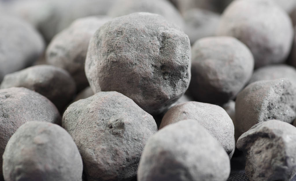 铁水产量季节性走弱 短期铁矿石价格区间震荡为主