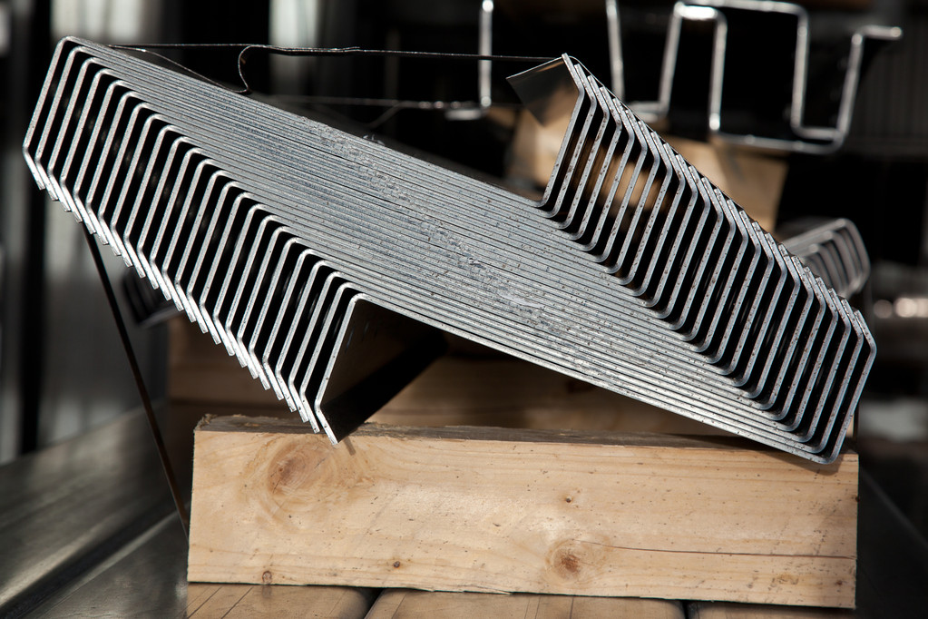 消费在淡季之下较为疲软 沪锌短期或低位震荡为主