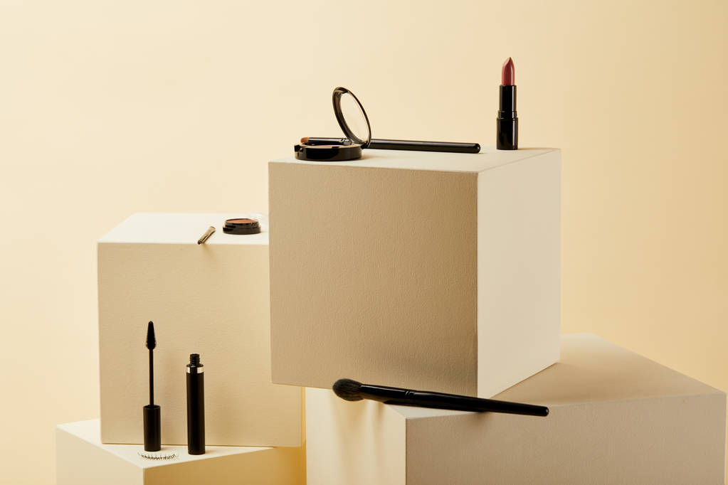 化妆品板块最新行情:2025年9月11日报1358.79点 跌幅达0.99%