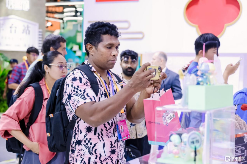 从“流量”到“产品”：量子之歌(QSG.US)All In潮玩业务