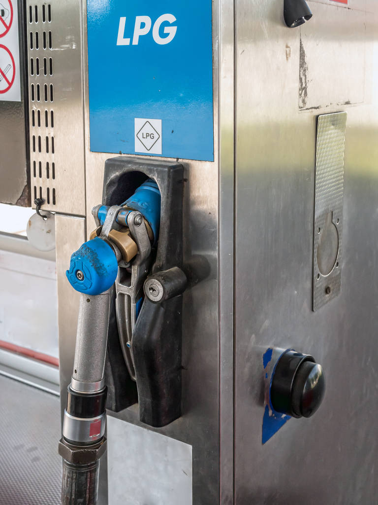 港口到船量增长叠加化工需求走弱 液化气震荡下跌