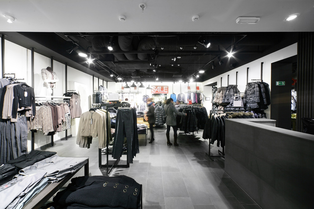 2025年10月20日纺织服装行业成交额为70.56亿元