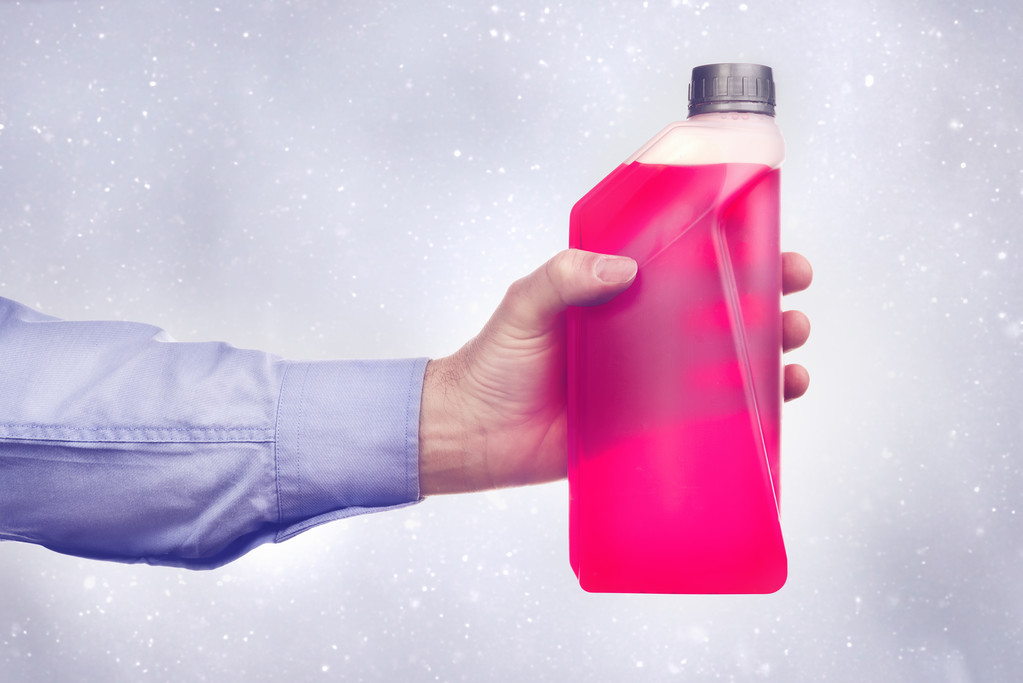 乙二醇：国内供应充裕 且MEG远月供需结构较弱 短期MEG上方承压