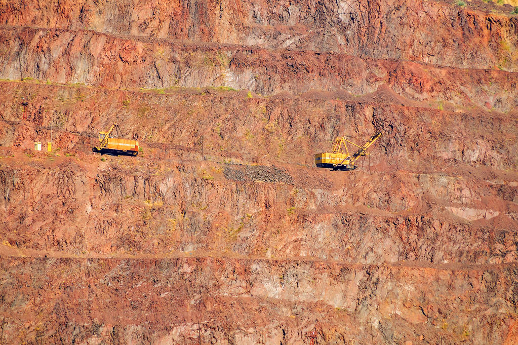 供需结构环比继续转好 预计铁矿石震荡偏强