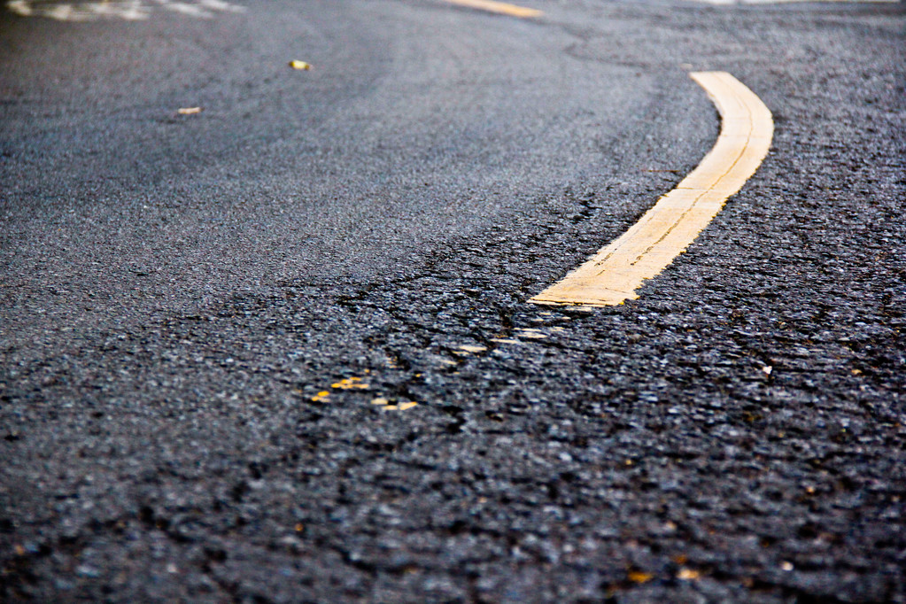 旺季不及预期且外围扰动加大 沥青价格大幅下行