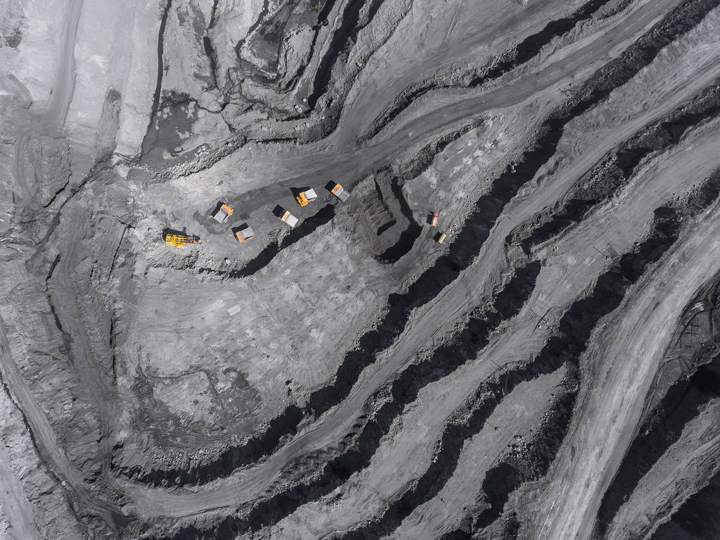 煤炭概念板块异动下行 伊泰B股下跌0.21%