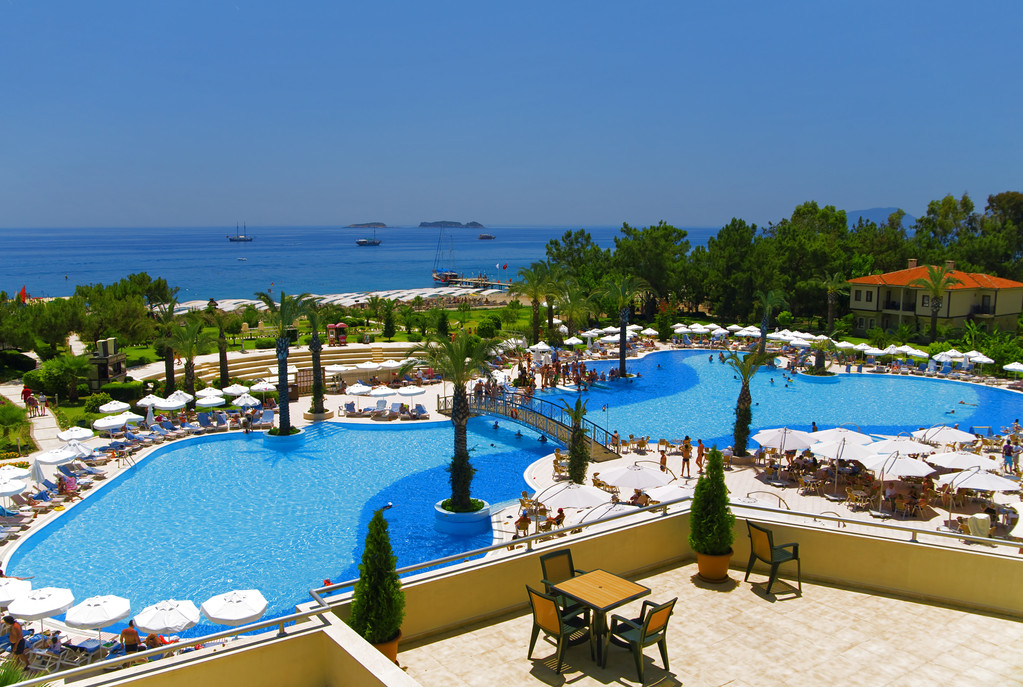 2025年11月28日旅游酒店板块报16882.70点 跌幅达0.71%