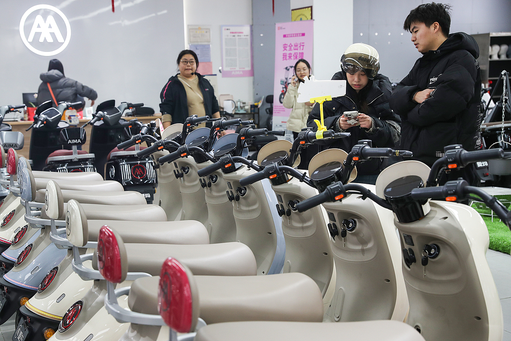 小电驴新国标落地：终端价最高涨至到4000元，部分旧标车仍通过“带牌过户”、区域转销流通