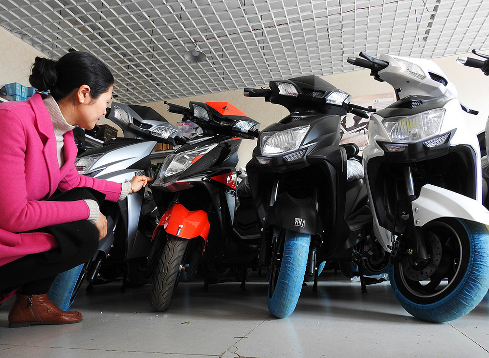 小电驴新国标落地：终端价最高涨至到4000元，部分旧标车仍通过“带牌过户”、区域转销流通