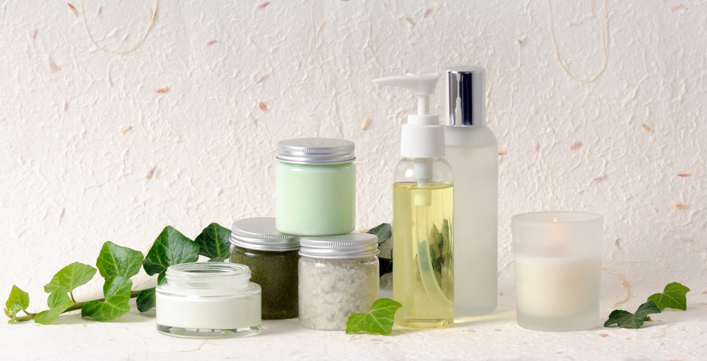 化妆品板块最新行情：2025年12月4日报1349.85点 跌幅达0.79%