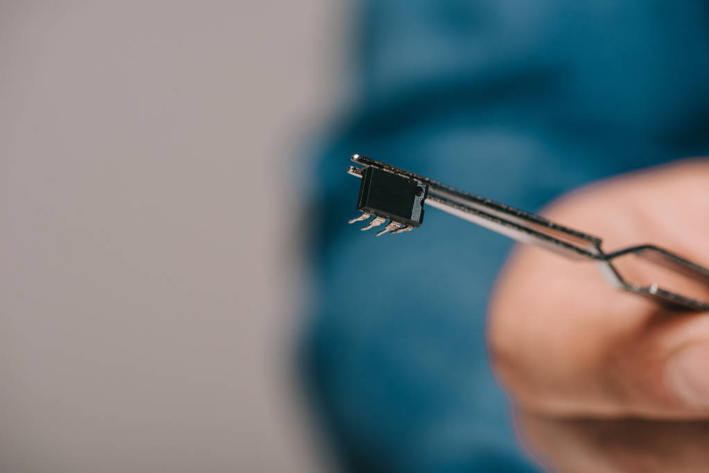 中國貿(mào)易順差突破“萬億”！連玩具車都在悄悄立功