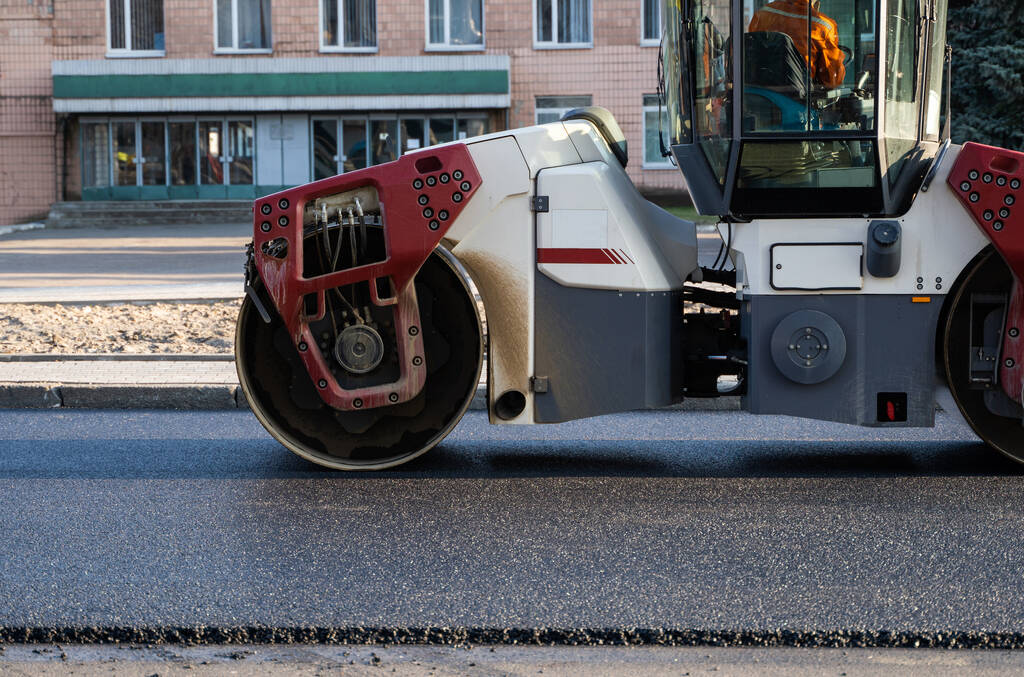 市场对于远期原料紧缺担忧升级 沥青价格小幅下跌