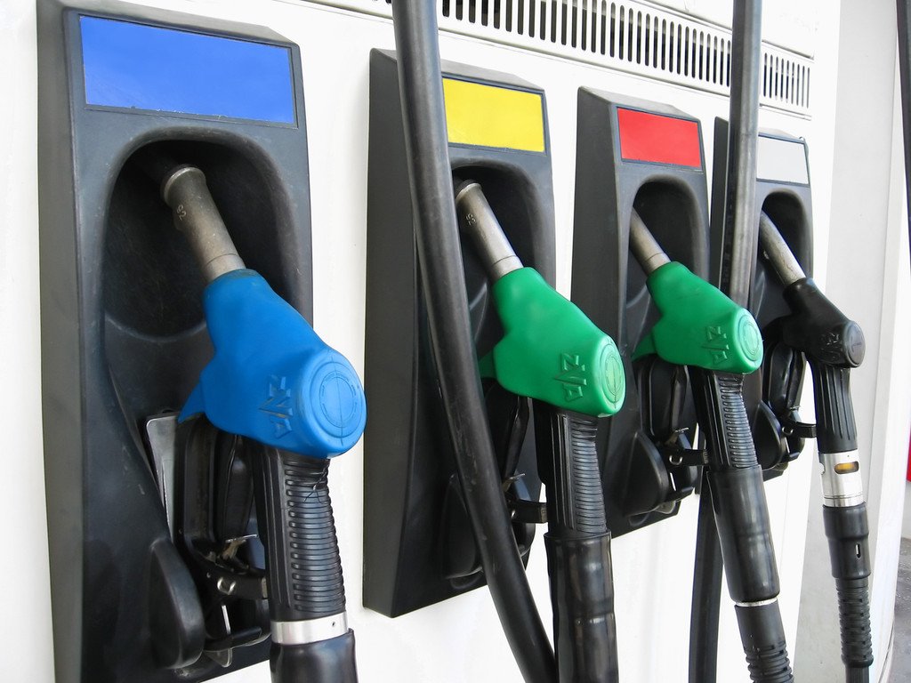 油价调整最新消息：今日(12月25日)油价预计上调油价95元/吨