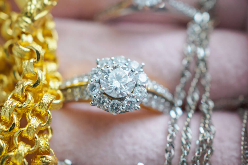 2026年1月9日老凤祥主力资金净流出10.22万元