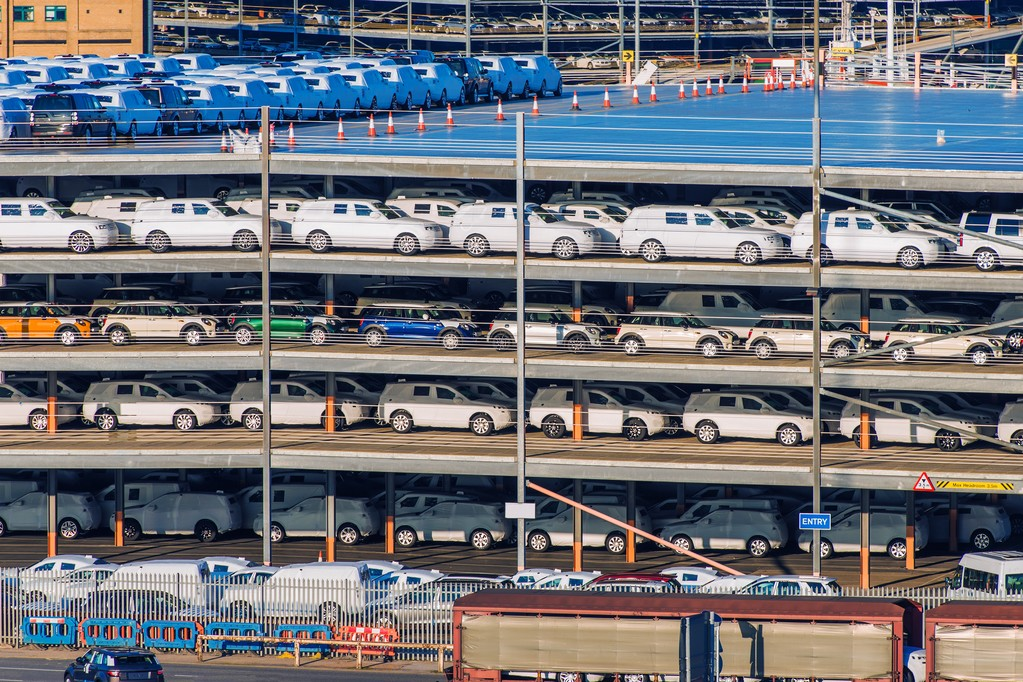 风向彻底变了：进口车销量暴跌30% 中国汽车品牌逆袭