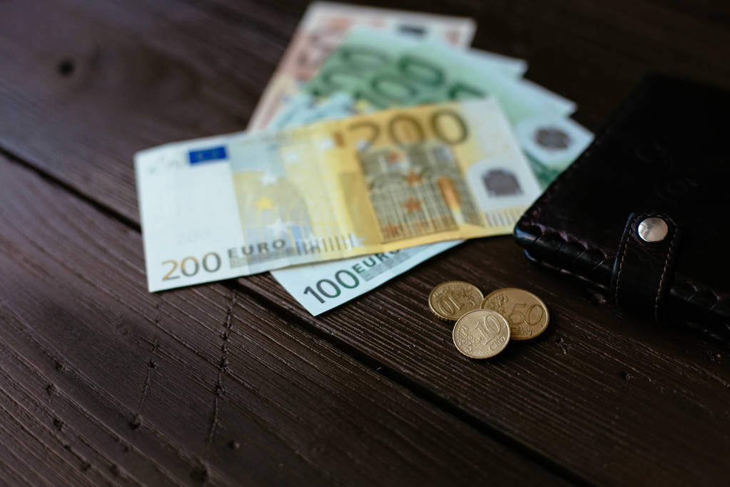 欧元开年震荡走强 通胀博弈主导上行节奏