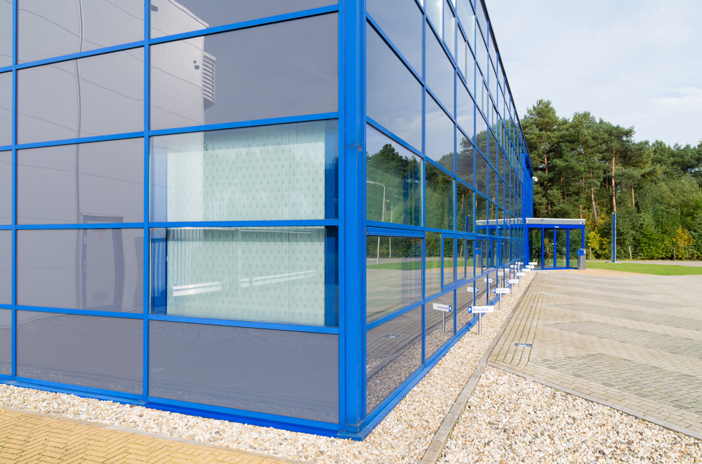 玻璃期价突破1100元 但终端进入淡季将利空期货