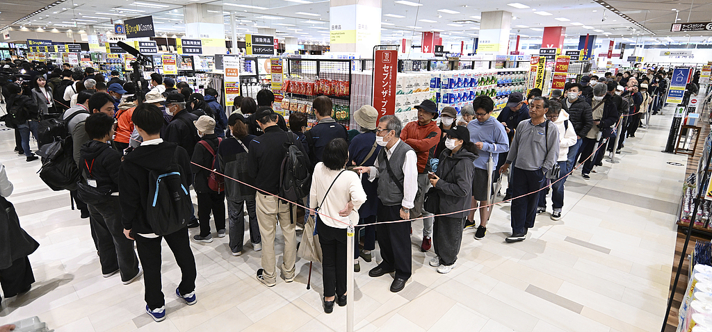 高市早苗“赌赢了”，但日本人未必买账：物价上涨、薪资停滞等经济难题待解