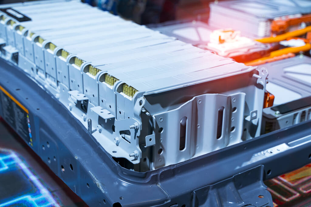 终结续航焦虑！中国科学家新研究让电动车续航“轻松翻倍”