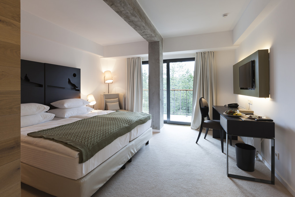 2026年3月27日旅游酒店板块报16486.26点 跌幅达0.11%