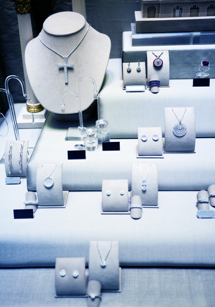 2026年4月3日珠宝首饰板块报433.12点跌幅1.67%