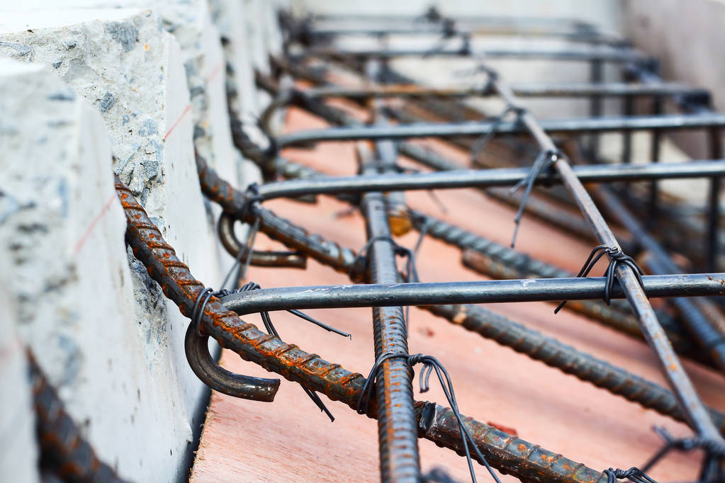 受社会库存压力压制 螺纹钢盘面短期承压走弱