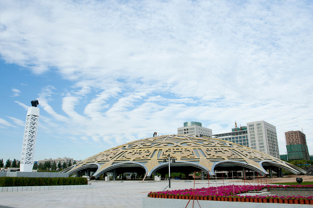 呼和浩特鄂尔多斯广场图片