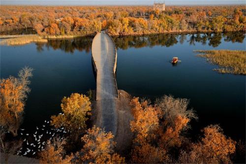 喀什巴楚红海湾旅游攻略_喀什巴楚红海湾在哪