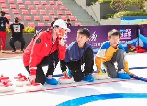 《【金牛3在线平台】慕思股份支持青少年冰雪运动训练营举办 运动+健康赋能下一代成长》