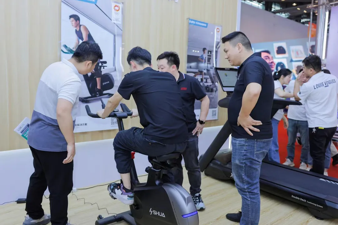 晋江鞋体博会聚焦丨舒华体育引领科学运动热潮,家庭健身解决方案受