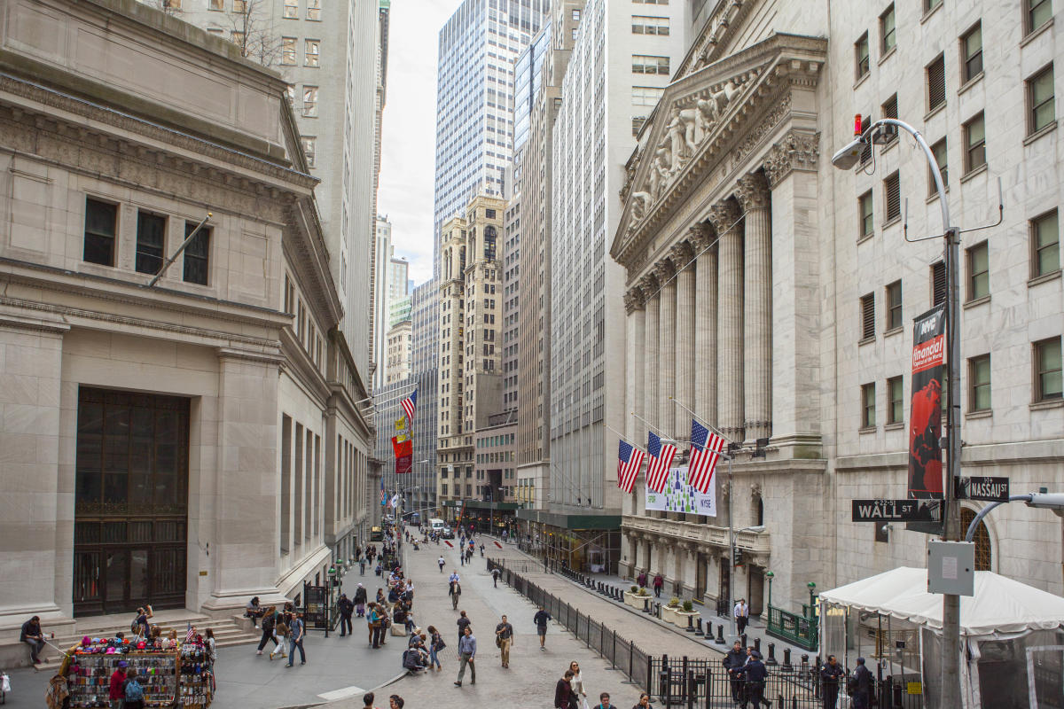 美股受局势影响，周五大跌后华尔街能否止跌反弹？